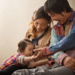 パパとママ3人でハーフバースデーフォト