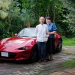 車と大人誕生記念写真